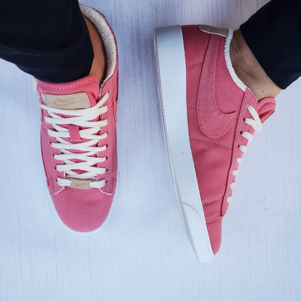 WOMEN'S NIKE BLAZER LOW LX CASUAL SHOES - Picture 10 of 10